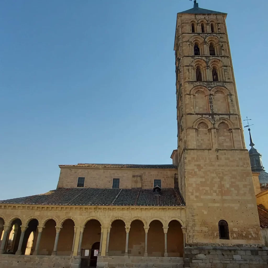 kosciol 1024x1024 - Segovia słynie z rzymskiego akweduktu