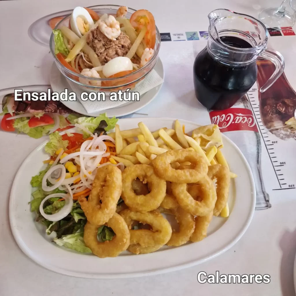 Ensalada con atun y calamares scaled 1 1024x1024 - Wyspy Kanaryjskie — Co warto zjeść na Teneryfie?
