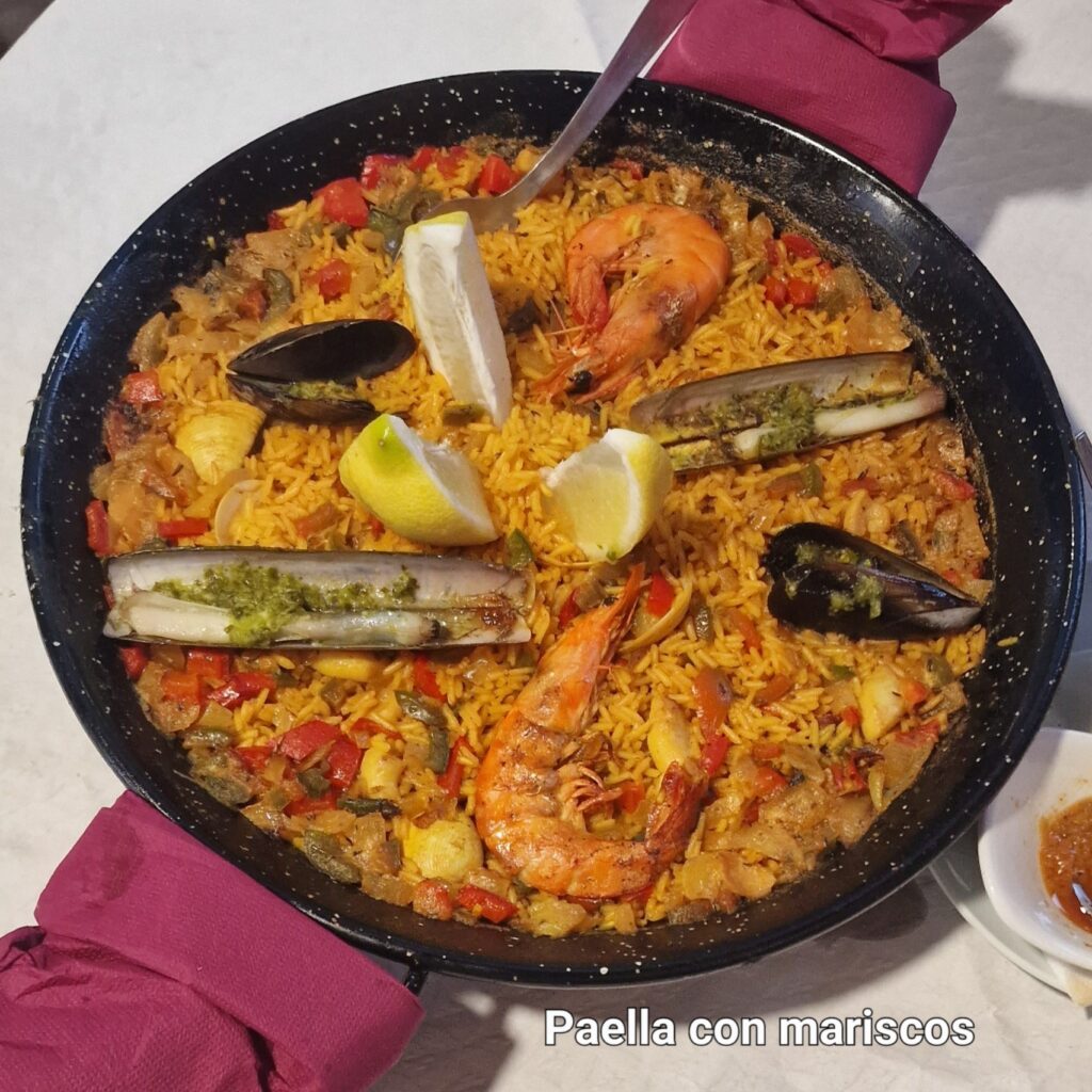 Paella con mariscos 1024x1024 - Wyspy Kanaryjskie — Co warto zjeść na Teneryfie?