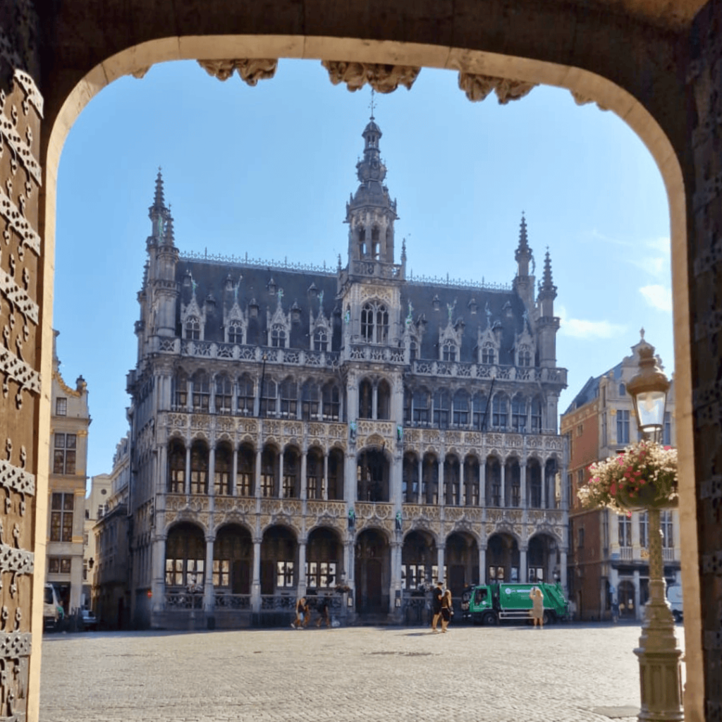 3 hiszpańskie miejscówki w Europie - Wiedeń, Bruksela i Rzym Palac Krola 1024x1024 - 3 hiszpańskie miejscówki w Europie - Wiedeń, Bruksela i Rzym