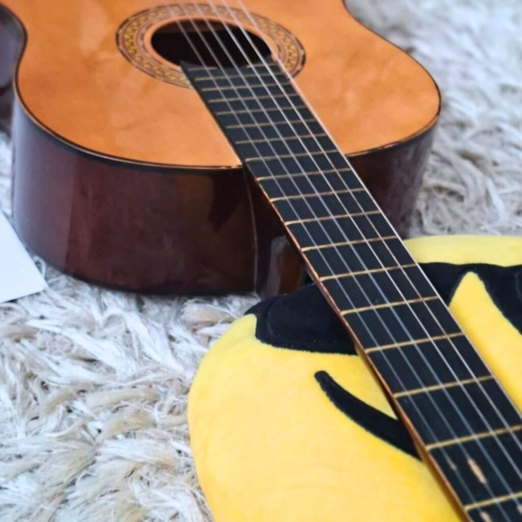 Hiszpański Praktycznie muzyczno-sensoryczny dla przedszkoli - gitara Hiszpański Praktycznie muzyczno-sensoryczny dla przedszkoli - gitara